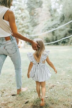 image découverte par tenderly. Découvrez (et enregistrez !) vos images et vidéos sur We Heart It Geek Outfit, Bohemian Baby, The Hand, Girls Clothes, Toddler Fashion, Childrens Fashion, Mini Fashion, Maternity Fashion