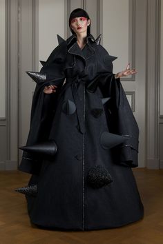 Viktor & Rolf Fall 2020 Couture Fashion Show | Vogue Vogue Paris, Couture Looks, Fashion Show Images, Live Fashion, Haute Couture Fashion