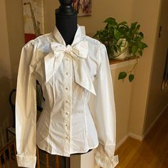 New With Tag, Women’s Classic White Cotton Bow Blouse. Cuff Sleeve. Size 8 (Fits 6, Bust 34 C) Bow Shirt, Bow Shirts, Bow Blouse, White Bow, Cuff Sleeves, Classic White, White Cotton, Top Blouse, Womens Tops