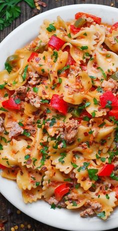 Creamy Italian Sausage Pasta with Bell Peppers and Tomato Cream Sauce on a plate Pasta With Bell Peppers, Creamy Italian Sausage Pasta, Farfalle Pasta Recipes, Bow Tie Pasta Recipe, Pasta Tomato, Cream Sauce Pasta, Tomato Cream Sauce, Italian Sausage Pasta, Creamy Pasta Dishes