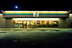 the exterior of a fast food restaurant at night