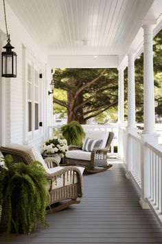 45 Front Porch Ideas That Will Bring You Together Front Porch Chairs, Front Porch Seating, Cozy Front Porch, Porch Chairs, Twinkly Lights, Cane Chair, Front Porches, Front Porch Ideas, Front Porch Decorating