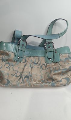 Vintage soho coach monogram over sized shoulder bag.  Bag measurements are 18in wide 11in tall and 5in wide at bottom.  Shoulder straps measure 24in.  Serial number on creed is f14485.  No wearnor framing on any of stitching the interior is in mint clean condition. Early 2000s Purses, Vintage Coach Purses, Y2k Coach Bag, 80s Bags Vintage, Vintage Guess Bag, Vintage Coach Purse, Vintage Bag Outfit, Coach Vintage Bag, 2000s Purse