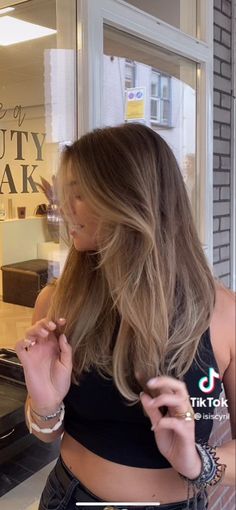 Balayage blonde Dirty Blonde Balayage On Brown Hair, Hair Inspo Color Dirty Blonde, Honey Blonde Balayage On Brown Hair, Minimal Blonde Highlights On Brown Hair, Honey Blonde On Brown Hair, Honey Blonde Hair On Dark Hair, Dirty Blonde Hair With Brown Highlights, Hair Inspo Dirty Blonde