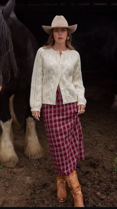 Fall Country Outfits, Courtney Steeves, Fall Western Outfits, Western Casual Outfits, October Photoshoot, Fall Cowgirl, Country Fall Outfits, Yellowstone Outfits, Western Fits