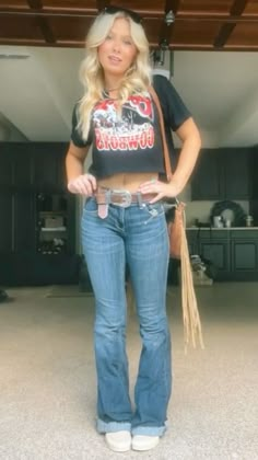 not me! @ grace_pajs on tiktok :) #westernootd #western #westernoutfit #westernoutfitideas #countryoutfit Cute Western Outfits With Leggings, Punchy Outfits Women, Country Baddie Outfits, Woman Country Outfits, Tractor Pull Outfit Women, Southern Outfits Aesthetic, Western Outfits Women Ideas, Cute Casual Country Outfits, Boho Western Outfits Plus Size