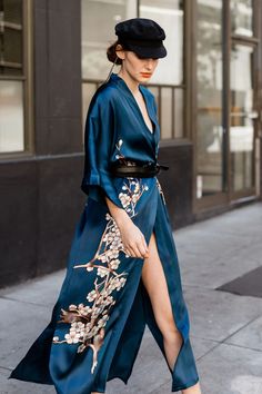 Kimono Robe Outfit, Global Dress, Moda Chic, Long Kimono, Night Out Dress