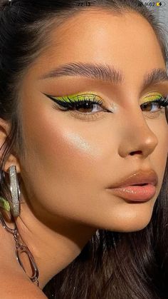 January Eyeshadow Looks, Fierce Fairytale Palette Looks, Makeup Summer Looks, Makeup Strass Eye, Colored Eyeshadow, Makeup Looks Colorful, Makeup Kawaii