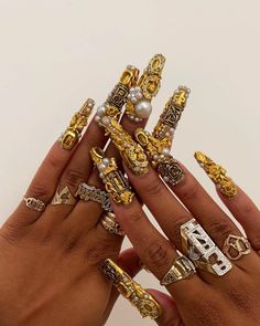 Pearls Nails, Gold Accent Nail, Nail Jewels, Grunge Nails, Unique Acrylic Nails, Bling Acrylic Nails, Girls Nails, Fire Nails, Pretty Acrylic Nails