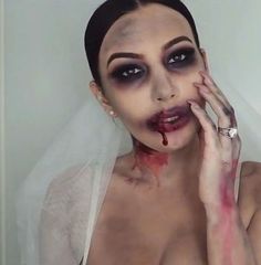 Easy Halloween Makeup for 2017 Zombie Bride Makeup, Red Hair Tips, Work Appreciation, Messy Look, Halloween Make-up Looks, Zombie Prom