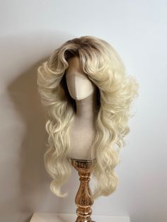 Classic 70s hairstyle in brown. Can be made in any color 70s Blonde Hairstyles, Cute Blonde Wig Hairstyles, 70s Fashion Disco Hairstyles, Prom Hairstyles Wig, Wigs Aesthetics, 70s Long Hairstyles, Devil Hairstyles, Harmony Hairstyles, Drag Hairstyles