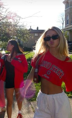 Vintage Game Day Outfit, Sdsu Football Game Outfit, Game Day T Shirts Diy, Fits For Football Games, Game Day Photo Ideas, Game Day College Outfit, College Game Day Aesthetic, Gameday Fits Football, Uark Gameday Fits