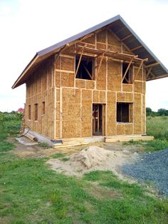 a house that is under construction in the grass