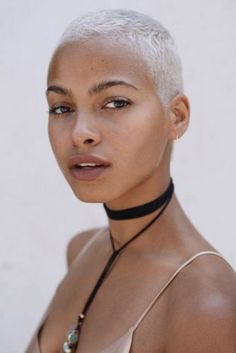 Pretty In Super Short: A Buzz Haircut Is An Extreme Star Trend ★ White Shaved Hair, Shaved Platinum Blonde Hair, Blond Shaved Hair, Platinum Buzzcut Women, White Buzzcut, Platinum Blonde Buzzcut, Very Short Hair Cuts For Women, Shaved Hair Girl, Colored Buzzcut