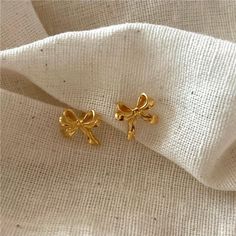 Materials: 18k gold plated brass / Platinum plated brass Plating, Bow Earrings, Boutique Accessories, Gold Fashion, Chic Style, Holiday Season, Gift Card, Ribbon, Yellow Gold