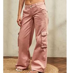 Nwot Bdg Urban Outfitters Pink Cargo Baggy Jeans High Rise Differs A Little From The Stock Photo. Skate Jeans. Super Flattering On Great Statement Piece Very Comfortable And Versatile. Features Pockets Down The Side. Love The Salmon Pink Acid Wash Color! Great With A Crop Top. Very Trendy. Dye Jeans Pink, Pale Pink Cargo Pants, Pink Corset Jeans, Cargo Pants With Pink, Baggy Straight Leg Jeans, Jeans Urban Outfitters, Pinterest Uk, Skate Jeans, Mom Jeans Style