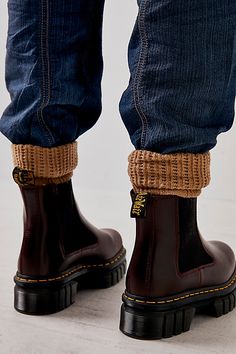 Bulky Shoes Outfit Women, Cute Chunky Boots, Doc Martens Chelsea Outfit, Doc Martens Chelsea Boot Outfit, Audrick Chelsea Boots, Brown Doc Martens Outfit