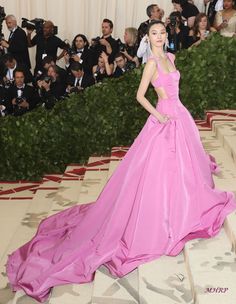 Ming Xi, Train Dress, Ellie Saab, High Fashion Outfits, Prabal Gurung, Grad Dresses, Gorgeous Gowns, Red Carpet Looks