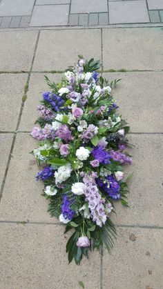 a bunch of flowers that are laying on the ground