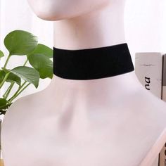 This Velvet Choker Necklace Is A Cute Addition To Your Wardrobe And Your Style! Goes Great With Any Outfit On Occasion! Clasp In The Back Allows You To Adjust It To Your Perfect Fit! Gothic Style. Formal Black Choker, Aries Necklace, Silhouette Necklace, Heart Costume, Black Leather Choker, Velvet Choker Necklaces, Ribbon Choker, Black Velvet Choker, Black Choker Necklace