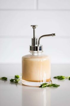 Homemade Moisturizing Mint Body Wash | Get Inspired Everyday! Making Body Wash, Mint Body Wash, Aloe Vera Body Wash, Body Wash Recipe, Diy Body Wash, Homemade Body Wash, Tired Legs, Diy Spa Day, Extra Dry Skin