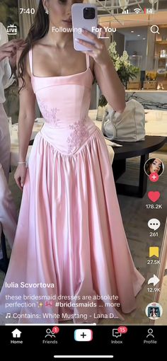 Pink Dress Fashion, Runway Fashion Looks, Nh Wedding, Prom Dress Inspo, Ireland Wedding, Iconic Dresses, Beautiful Prom Dresses, Dress Inspo, Romantic Dress