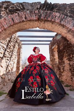 Mexico Outfit Ideas, Prom Dress Pretty, Charro Dress, Pink Quinceanera Dress, Royal Blue Ball Gown, Red Quinceanera Ideas