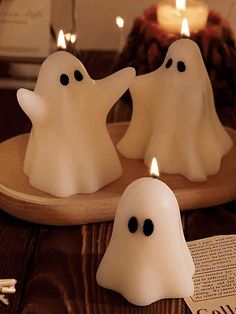 200+ Aesthetic Cozy Halloween Bedroom Decor Ideas to Try in 2024 | Indoor Halloween Decorations Spooky Kitchen, Fall House, Vintage Foto's, Ghost Lights, Business Board, Adult Halloween Party, Fall Candles