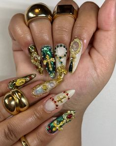 Catholic Nails Designs, Rosary Nails Designs, Religious Nails Designs, Catholic Nail Art, Green Nails Stiletto, Jesus Nails Designs, Nails With Cross Charm, Religious Nails, Sacred Heart Nails