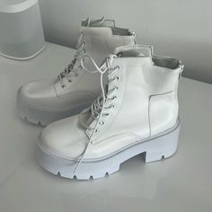 Mint Condition White Platform Boots Medium Width, White Casual Lace-up Platform Boots, White Leather Platform Lace-up Boots, White Ankle Platform Boots With Zipper Closure, White Medium Width Ankle-high Platform Boots, Platform Boots, Mint Condition, Bootie Boots, Ankle Boots