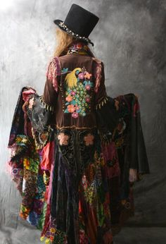 Vintage Stevie Nicks - I always admired her style, and find it tragic that it NEVER suited me.  Still, I love it, so here 'tis. Hippie Elegante, Mundo Hippie, Color Block Coats, Boho Chique, Ethno Style, Boho Mode, Mode Hippie, Style Indie