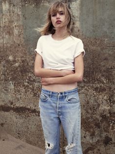 Love denim? You need this new coffee table book by Emily Current and Meritt Elliott White Tee Jeans, Whatever Forever, Denim Jeans Ripped, Distressed Boyfriend Jeans, Perfect Jeans, Ripped Denim, Basic Outfits, Fashion Books, Gossip Girl