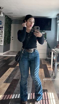 Western Outfits With Black Boots, Western Modest Outfits, Jaripeo Outfits Plus Size, Black Dress Western Outfit, Ariat Outfit Women, Rancho Outfit Mexican, Vaquera Outfit Mexican Women