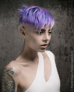 Mai kedvenc #lila - #purple Short Textured Hair, Shaved Nape, Lilac Hair, Punk Hair, Funky Hairstyles, Hair Brained, Short Hair Color