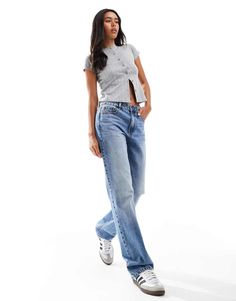 Jeans di Stradivarius Ogni guardaroba si merita il denim Taglio dritto Vita medio alta Passanti per la cintura Cinque tasche Straight Jeans Mid Rise, Scandi Jeans, Mid Rise Straight Leg Jeans, Stradivarius Jeans, Flip Flop Boots, Winter Party Dress, Jumpsuit Shorts Rompers, Long Black Dress, Satin Slip Dress