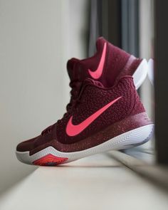 Kyrie 3 Zapatillas Kyrie Irving, Kyrie Shoes, Cool Nike Shoes, Zapatillas Nike Basketball, Kyrie Irving Shoes, Nike Kyrie 3, Kyrie 3, Sport Shoes Design, Girls Basketball Shoes