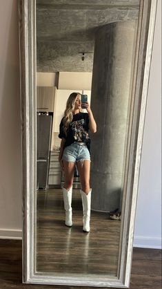 Ways To Style Cowgirl Boots, Outfit White Cowboy Boots, Graphic Tee And Cowboy Boots Outfit, Cowgirl Outfits White Boots, White Country Boots Outfit, White Cowgirl Boot Outfit, Cowboy Concert Outfits For Women, Cowgirl White Boots Outfit, Summer Dress And Cowboy Boots