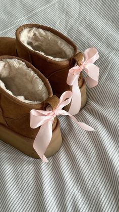 North Of France, Cute Uggs, Ugg Coquette, Uggs With Bows, Sac Diy, Instagram Lifestyle, Pink Aura, Pink Bows, Pink Girly Things