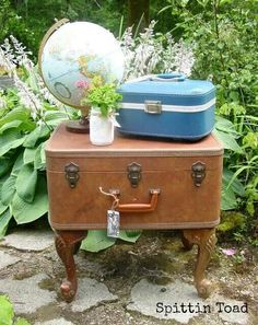 Suitcase Side Table, Toad Garden, Suitcase Table, Suitcase Decor, Diy Suitcase, Plate Flowers, Bowling Balls, Old Suitcases, Vintage Suitcases