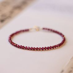 Material: Crystal Garnet And Gold, Love And Friendship, Garnet Bracelet, Garnet Stone, Healing Jewelry, Red Colour, Dainty Bracelets, Seed Bead Bracelets, Healing Bracelets