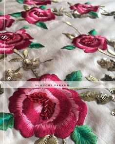 two pictures of the same fabric with flowers on it