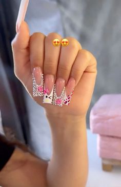 Acrylic Nails With Z Initial, Nails With Initials Acrylic, Initial Nails, Nails With Initials, Nail Inspo Pics, Nails Coffin Short, Hard Nails, Girly Acrylic, Colored Acrylic Nails