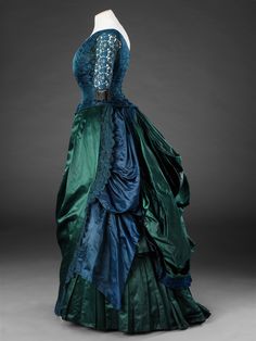 Dress, mid-1880s Victorian Dress 1880, Historical Gowns, Vintage Attire, 1880s Fashion, 1800s Fashion, 19th Century Fashion, Old Dresses, Victorian Clothing