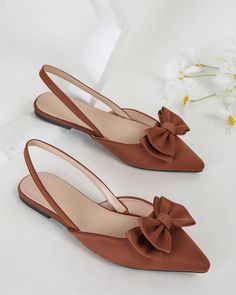 Fancy Flat Shoes, Classy Shoes Flats, Flat Shoes Outfit, Stylish Flat Shoes, Brown Flat Shoes, Casual Shoes Women Sneakers, Classy Shoes, Women Flats