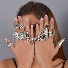 ❀ I made this Adjustable Boho Ring to make you look elegant. A Cuff Wide Band Large Ring that can fit perfectly to all styles. You will look elegant when you wear this Dainty Statement Ring Simple Unique Ring stands out with flashy designs. If you have a modern and rebellious style, this Silver Abstract Human Ring is for you. ❀ It is a Face Mask Ring with sterling silver plated matte finish. ❀ All the Hippie rings are adjustable in the back. Rings are easy to adjust and would fit fingers size US Hippies, Multi Band Ring, Chunky Silver Rings, Hippie Rings, Modernist Ring, Zierlicher Ring, Hammered Rings, Geometric Ring, Ring Simple