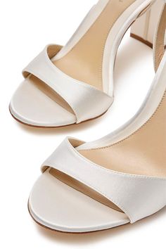 -Silk white satin block heel -Adjustable strap-Leather sole -80mm heel Made in Spain. Satin Heels White, White Satin Wedding Shoes, Ivory Satin Heels, White Silk Heels, White Satin Shoes, White Satin Heels, White Heels Prom, White Low Heels, White Open Toe Heels