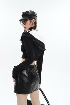 Size(cm) Length Bust Sleeve S 36 68 72 M 37 72 73 L 38 76 74 Size: S M L Fabric: other color: black Listed Year/Season: Spring 2023 Sleeve length: long sleeve Style: Hedging Length: short Long Sleeve Cropped Top, Knitted Long Sleeve, Spring 2023, Runway Models, Cropped Top, Long Sleeve Crop Top, Season Spring, Sleeve Styles, Turtle Neck