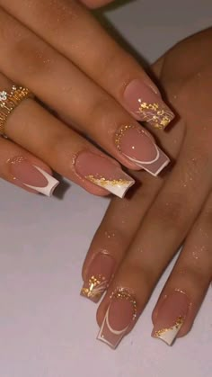 Gold Sparkle Acrylic Nails, New Year Gel Nails Ideas, Square New Years Nails, 16th Birthday Nail Ideas, 15th Birthday Nails, New Yrs Nails, Acrylic Nails Gold, Unghie Sfumate