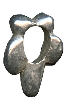 a metal object that is shaped like a flower with two petals on each side and one in the middle