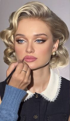 Beach Glam Makeup, Old Money Lipstick, 40s Makeup Look, 60s Bridal Makeup, Old Glam Makeup, Glam Makeup Blue Eyes, Vintage Glam Makeup Classic Hollywood, Old Money Aesthetic Makeup